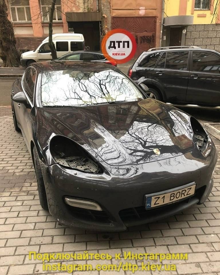 У Києві відомому журналісту пошкодили елітне авто