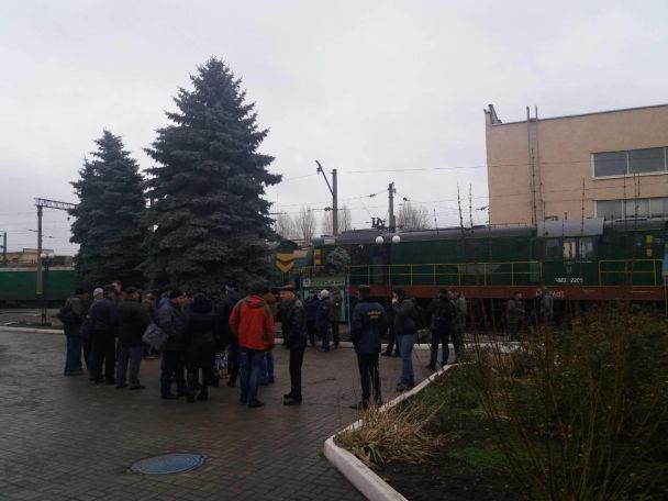 Підняти зарплату на 100%: залізничники вийшли на протест проти "Укрзалізниці"