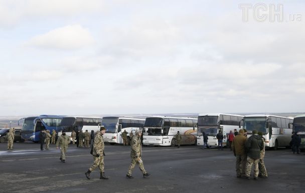 Украина и террористы "ЛДНР" провели самый масштабный обмен пленными