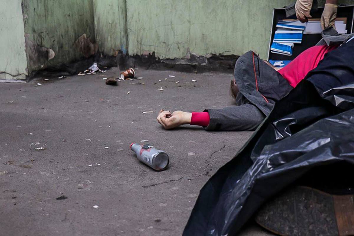 Около 30 лет, одет прилично: в центре Киева нашли труп мужчины