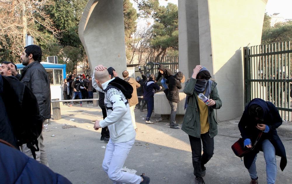 Масові протести в Ірані: з'явилися перші жертви