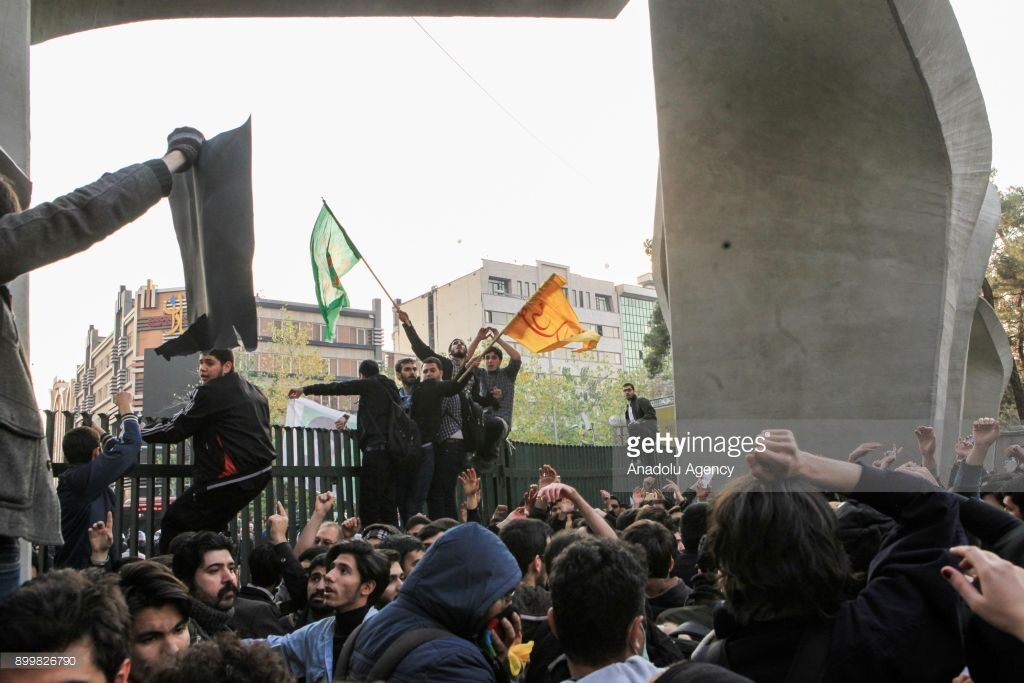 Массовые протесты в Иране: появились новые погибшие и раненые