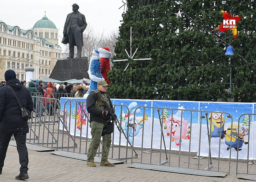 "Радій, а то замочу": мережу шокувало фото новорічного Донецька