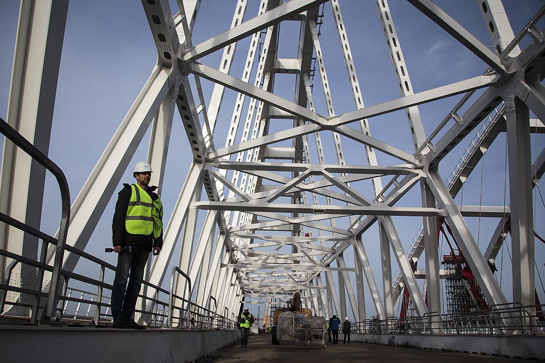 "Будівництво століття" наближається до фінішу: з'явилися нові фото і відео Керченського моста