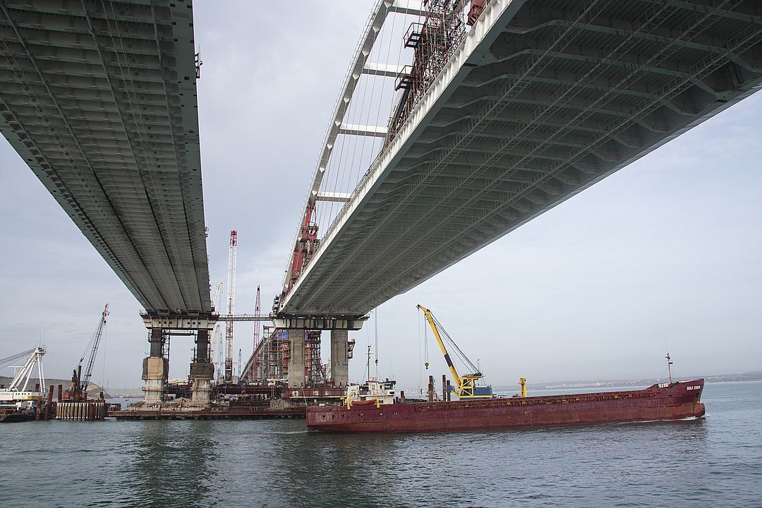 "Будівництво століття" наближається до фінішу: з'явилися нові фото і відео Керченського моста