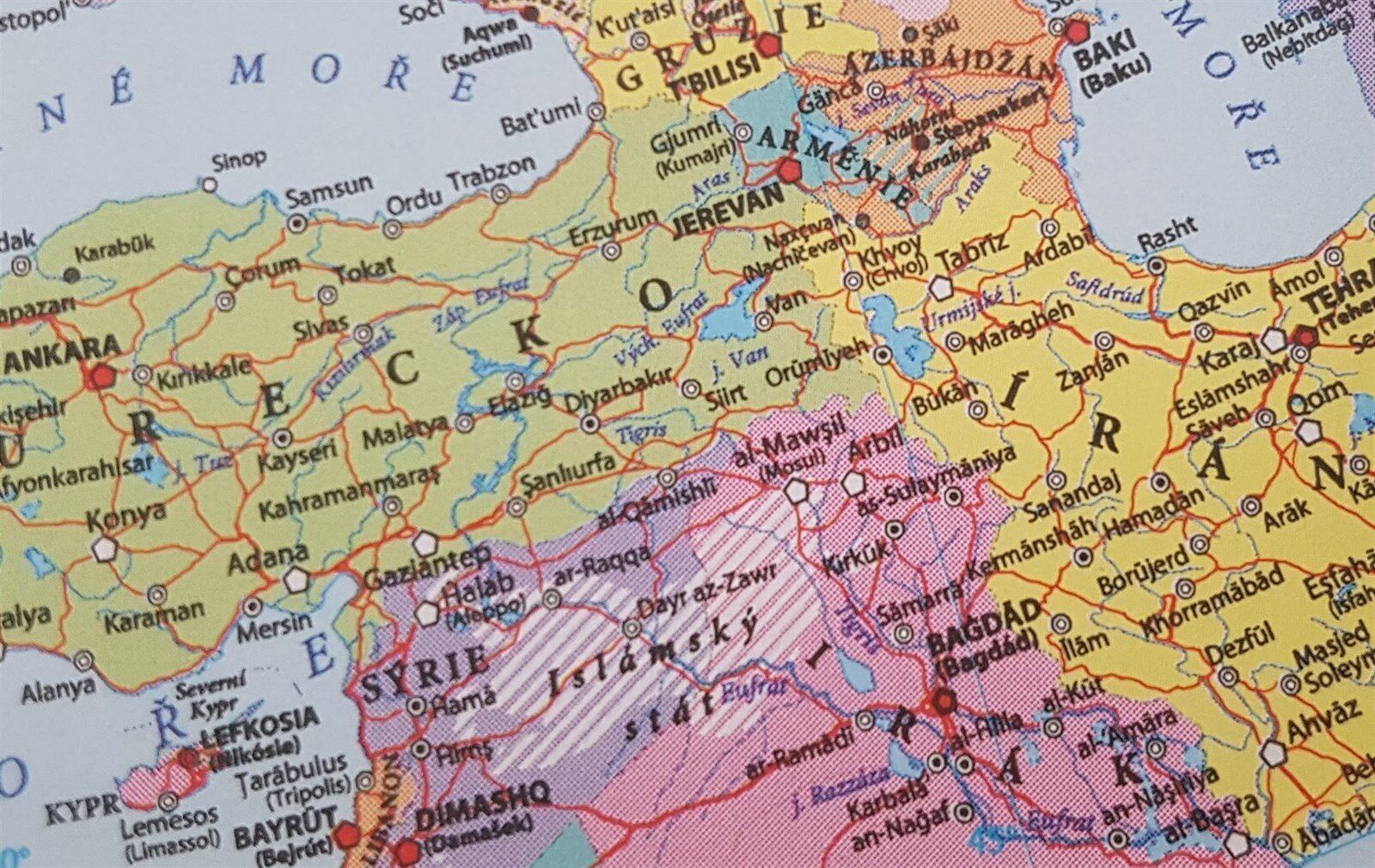 В Чехии выпустили карту с "российским" Крымом и "Исламским государством"
