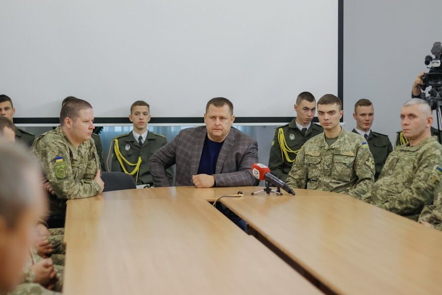Філатов напередодні Дня Збройних сил України нагородив військових Дніпра