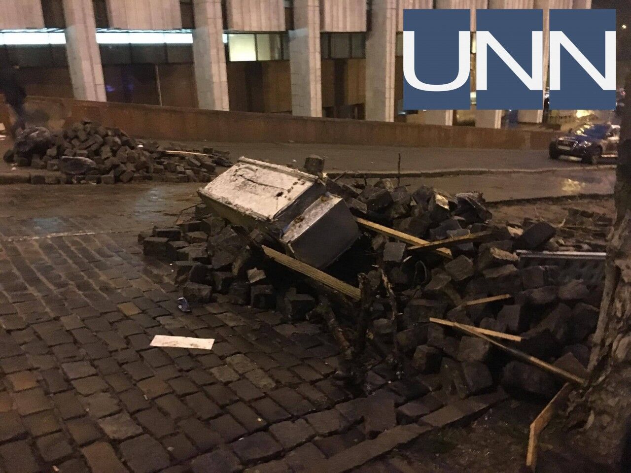 Бруківка, сміття і барикади: мережу обурили наслідки "звільнення" Саакашвілі