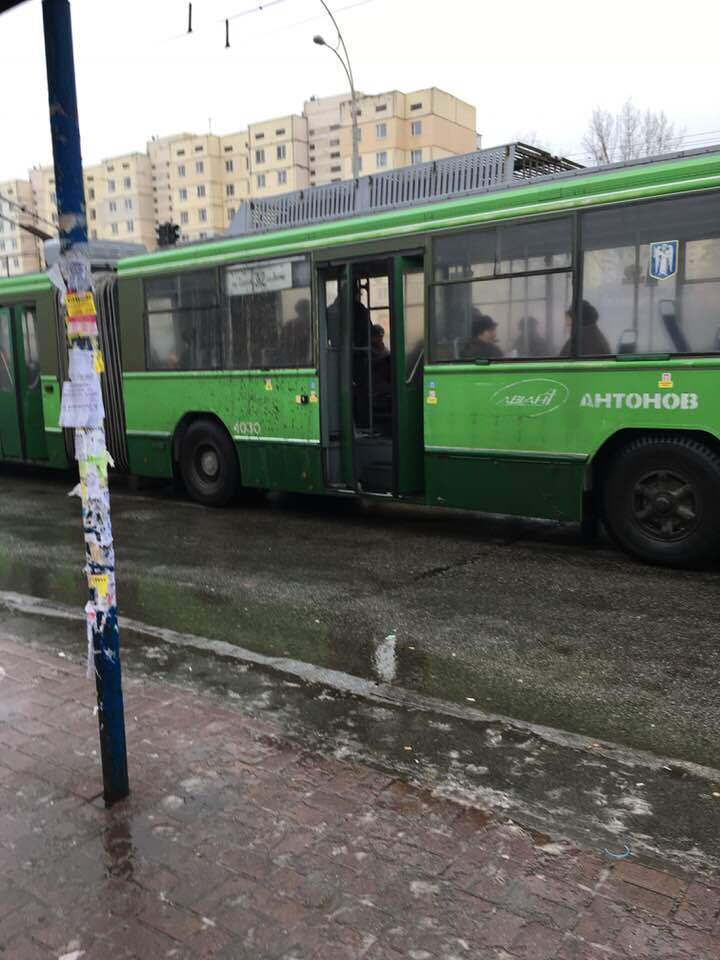 Смертельное ДТП на остановке в Киеве: сеть разгневала ситуация на месте трагедии 