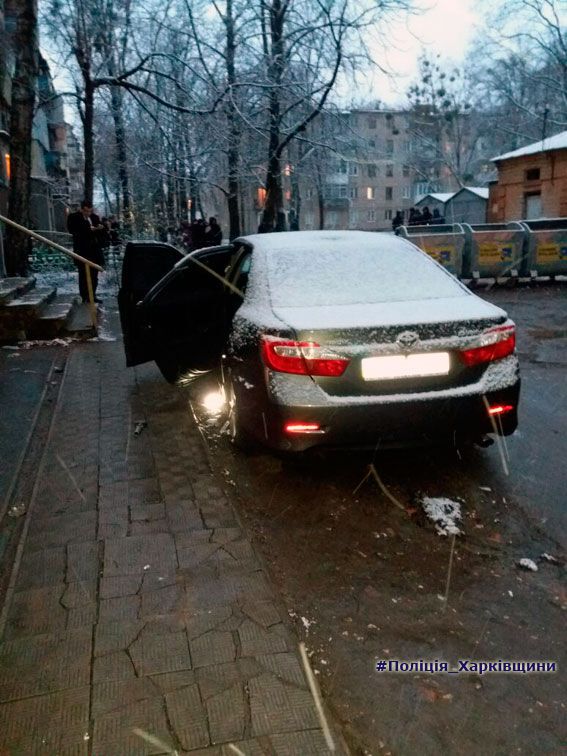 В Харькове взорвали машину с полицейским за рулем