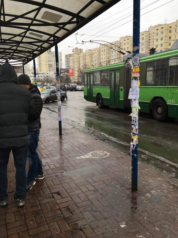Смертельное ДТП на остановке в Киеве: сеть разгневала ситуация на месте трагедии 