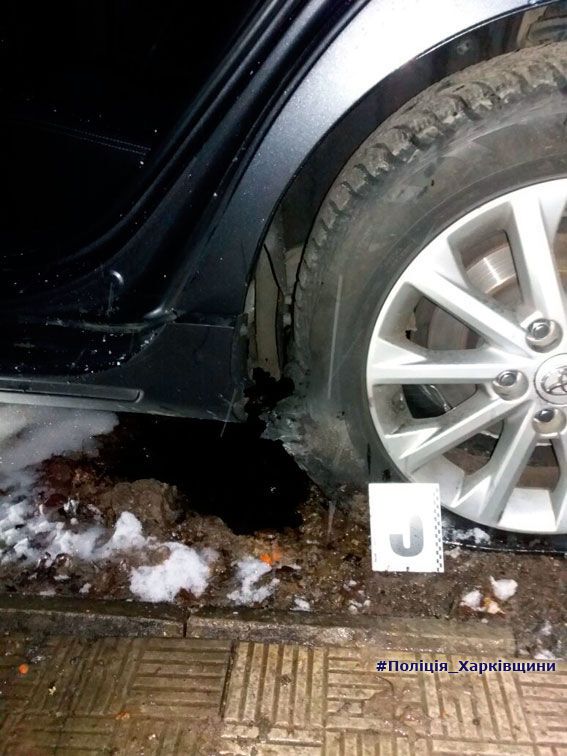 ЗМІ: У Харкові підірвали машину з поліцейськими за кермом