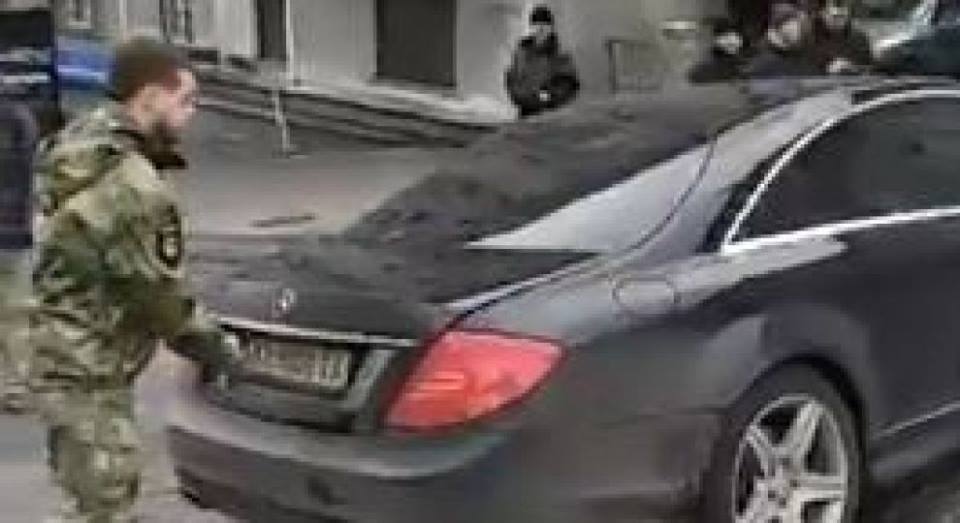 "Чому не в АТО?" Екс-боєць "Донбасу" засвітив елітне авто, "рятуючи" Саакашвілі