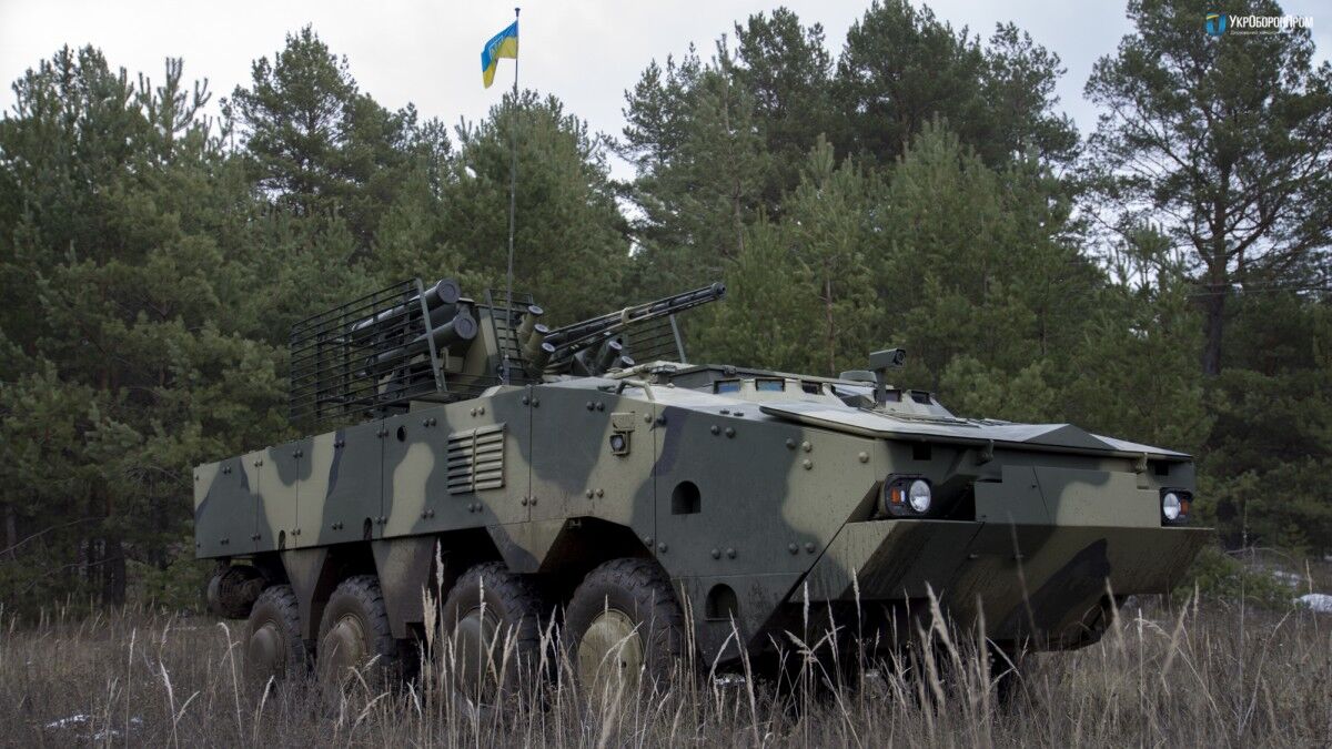 Надпотужна бойова машина: в Україні показали новий БТР