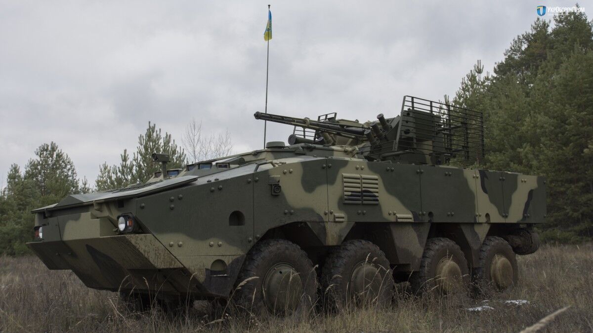 Надпотужна бойова машина: в Україні показали новий БТР