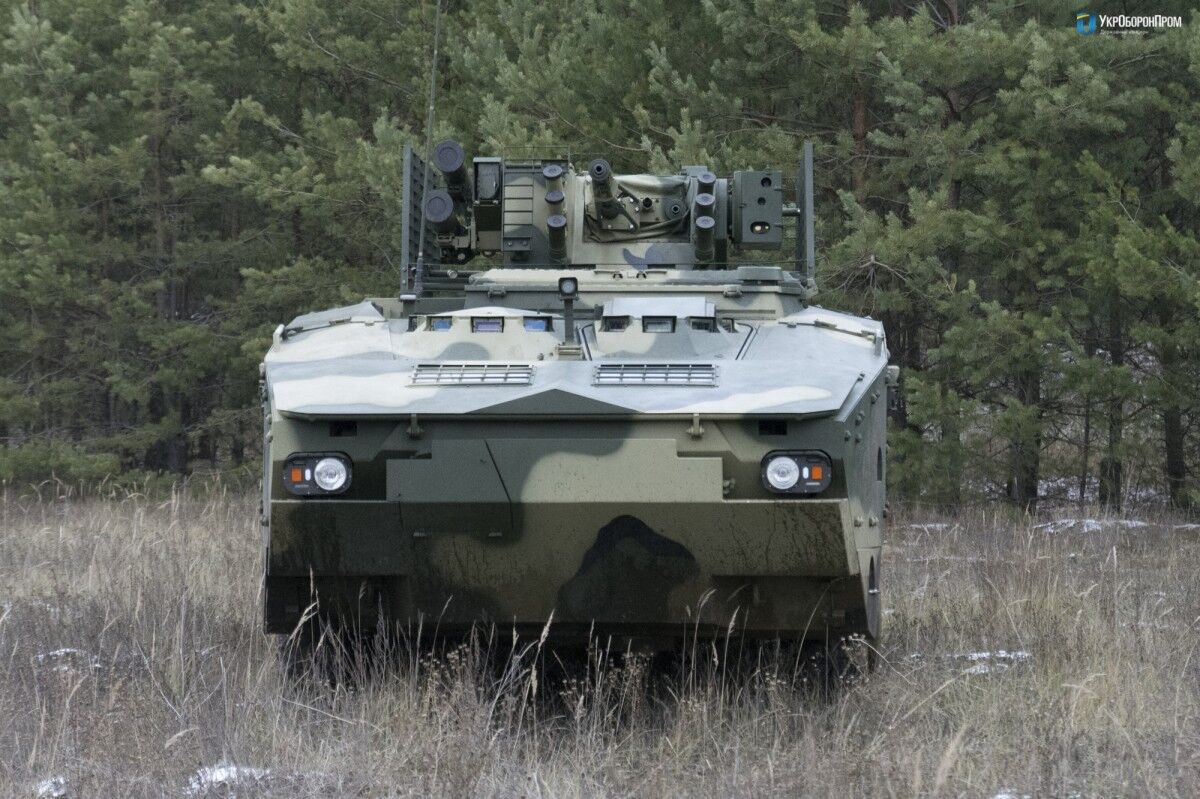 Сверхмощная боевая машина: в Украине показали новый БТР 