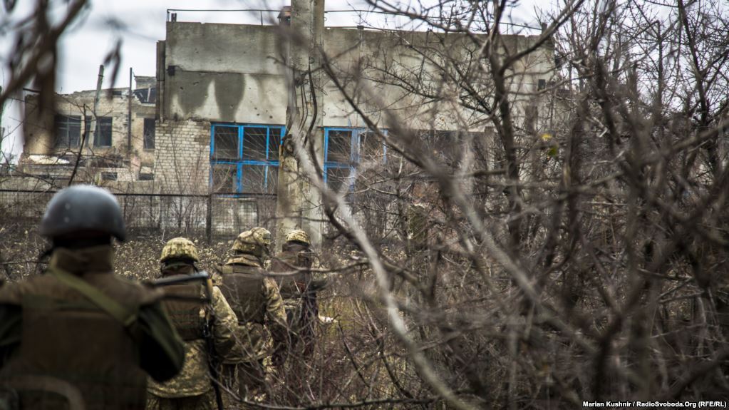 Померти в будь-яку секунду: в мережі показали жорстокі будні захисників Авдіївки