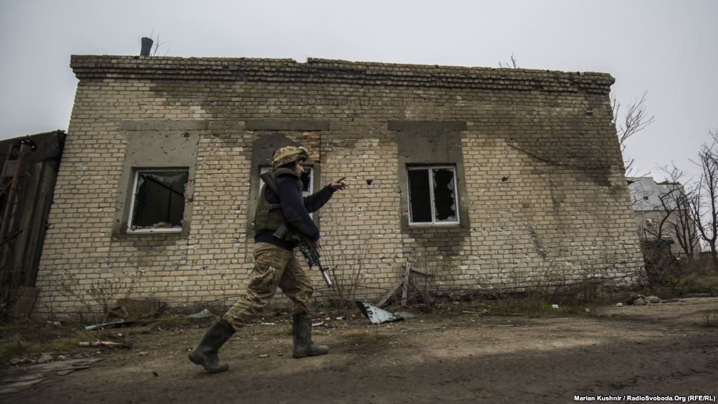 Померти в будь-яку секунду: в мережі показали жорстокі будні захисників Авдіївки