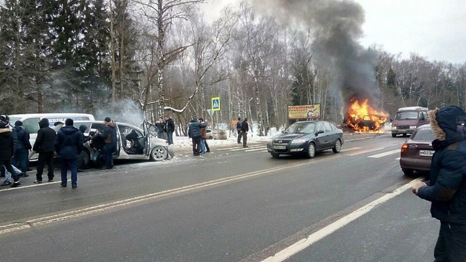Сгорели заживо: в России произошло масштабное ДТП. Фото и видеофакт