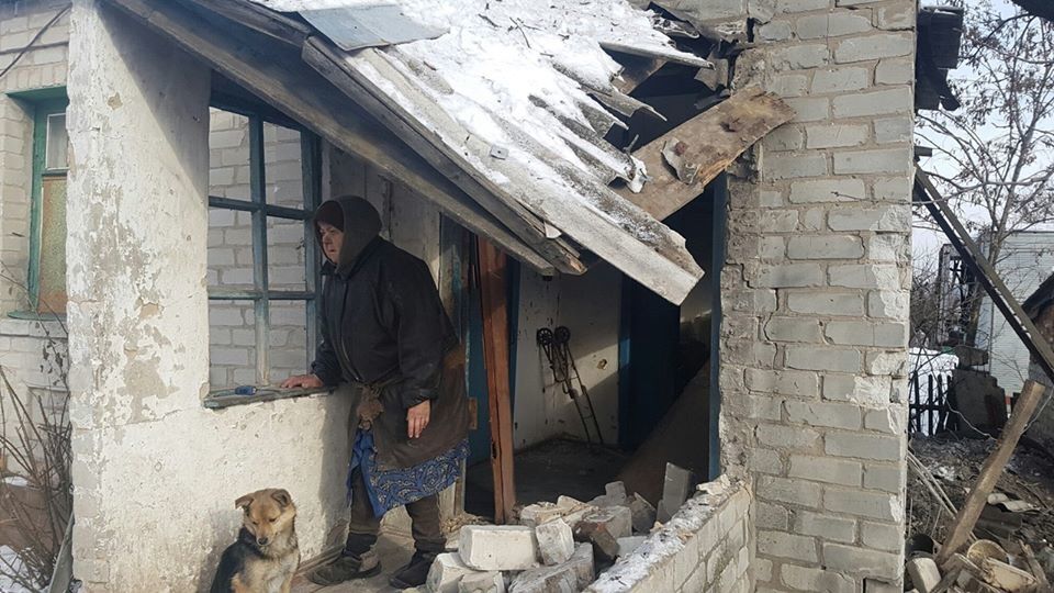 Люди напуганы: волонтер показал жизнь под обстрелами в Авдеевке