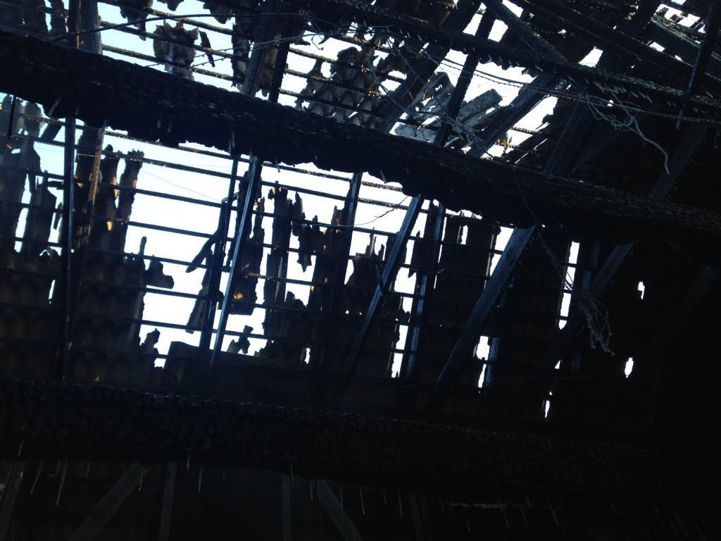В Бердянске сгорела квартира и крыша дома (ФОТО)