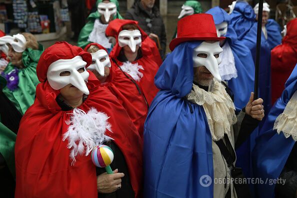 Найкрасивіше свято в світі: яскраві фото карнавалів Ніцци і Венеції