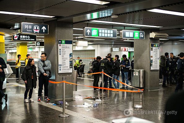 В Гонконге мужчина чуть не сжег себя в метро: есть пострадавшие