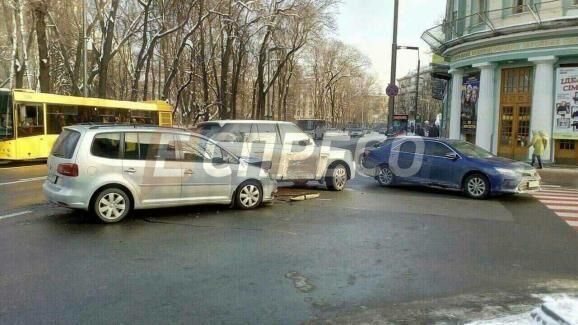 Дизайнер Андре Тан попал в аварию в Киеве: появились первые фото