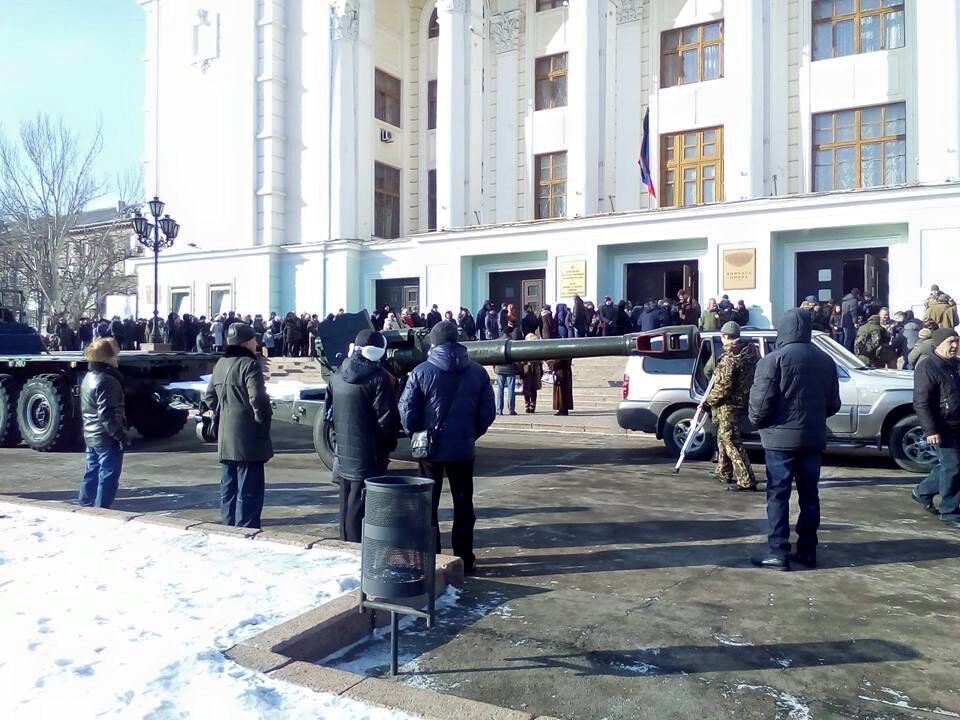 Устроили представление: в театре "ДНР" выставили гроб с Гиви
