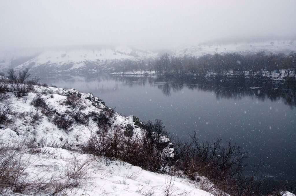 Запорожский фотограф показал красоты Хортицы, скованной морозом (ФОТО)