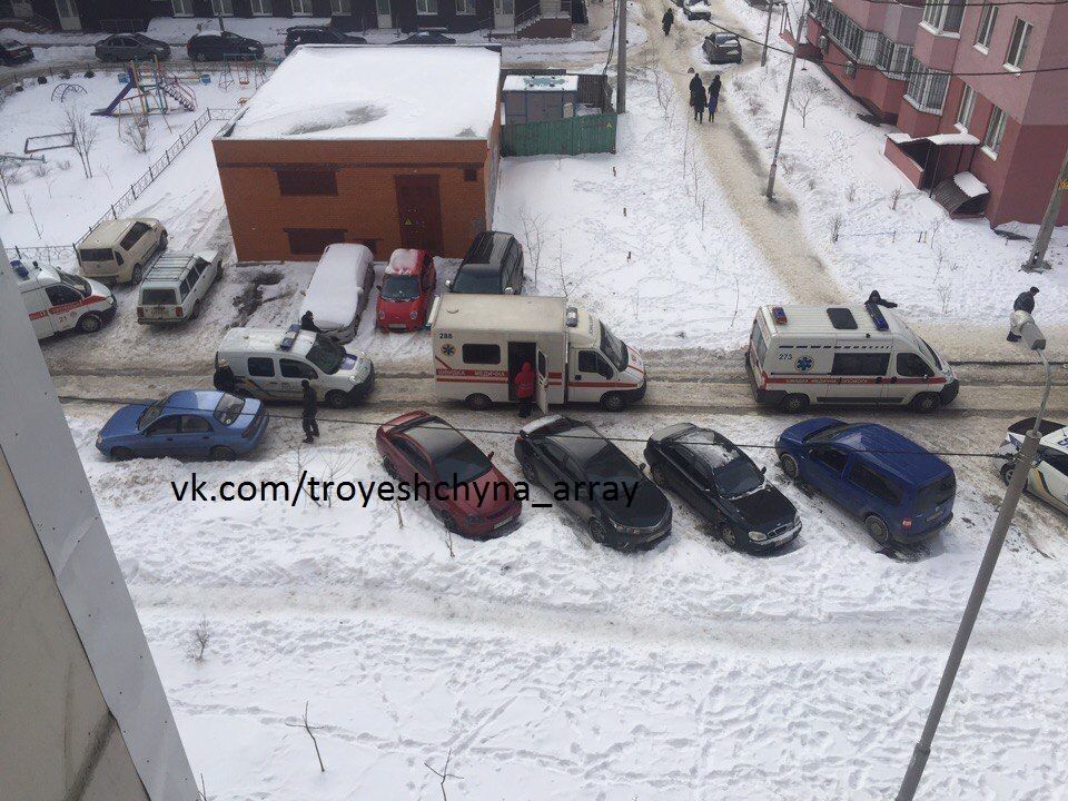 В киевской многоэтажке произошел масштабный пожар: опубликованы фото