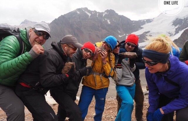 Знаменитая украинка после исторического покорения Эвереста штурмовала еще одну мировую вершину: появились яркие фото
