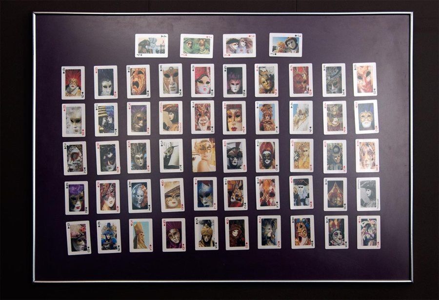 Путін-в’язень із боєголовкою і камасутра: житель Львова колекціонує унікальні карти