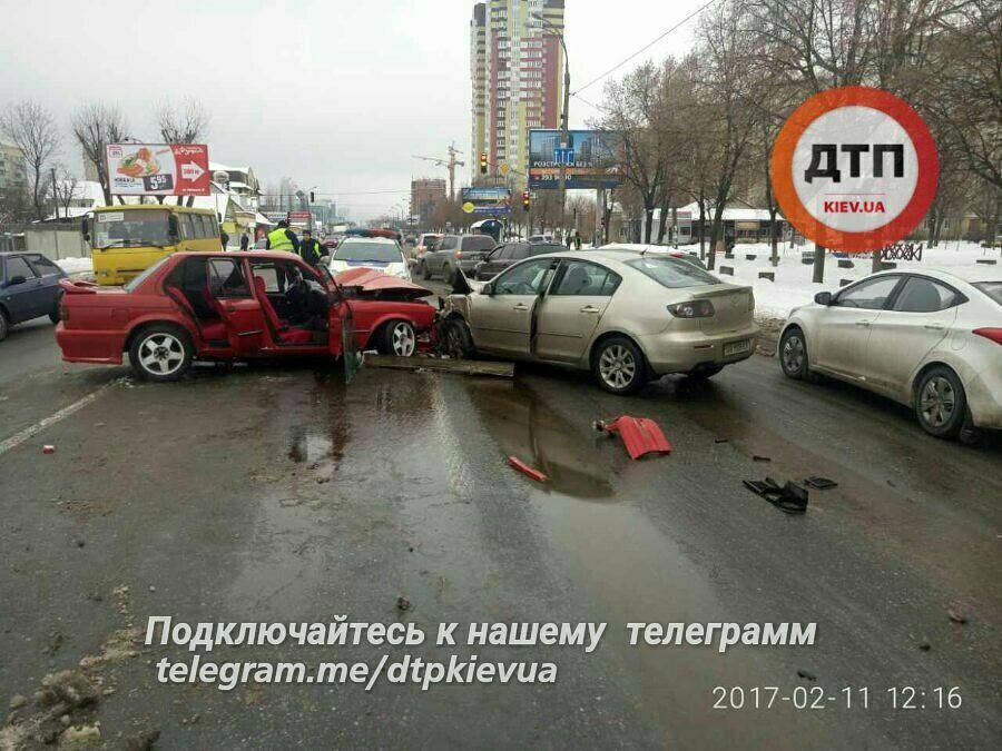 Водитель вылетел на встречку: в Киеве произошло жесткое пьяное ДТП