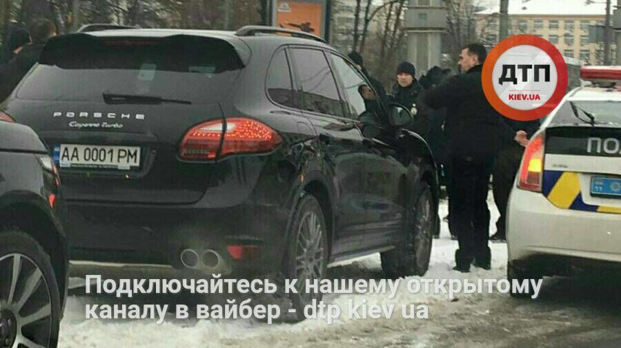 В Киеве копы задержали подозрительный кортеж, вызвав негодование "элиты"