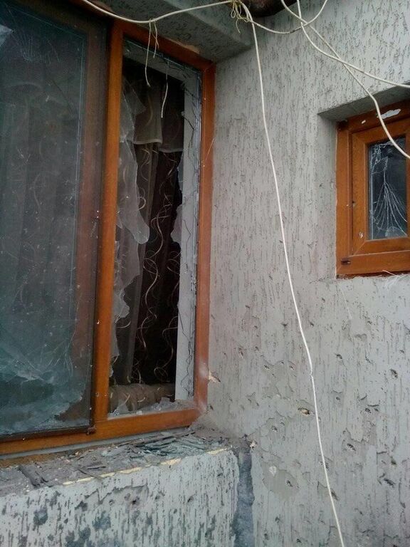 Ночной обстрел террористами Красногоровки: появились фото последствия