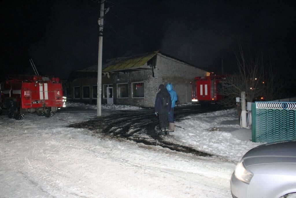 Пожарные Запорожья и области вместе с добровольцами тушили масштабный пожар (ФОТО)