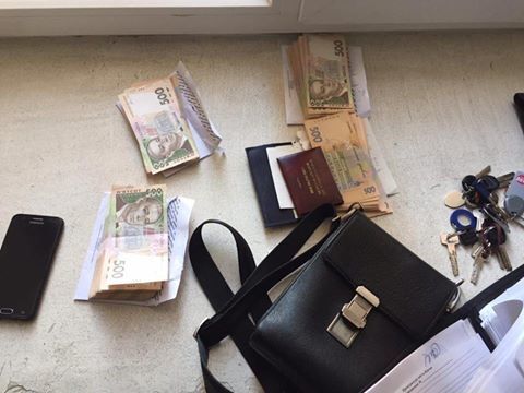 Присвоили 10 млн грн премий: в Киеве арестовали трех полицейских