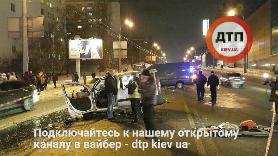 Масштабна ДТП на вул. Гетьмана в Києві: поліція розшукує свідків