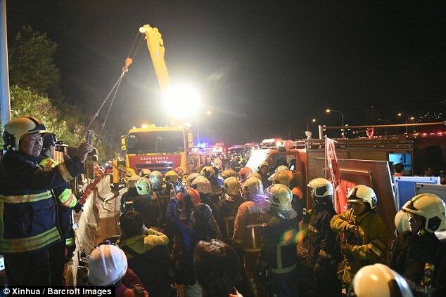 На Тайване автобус с пожилыми людьми слетел в пропасть: более 30 погибших