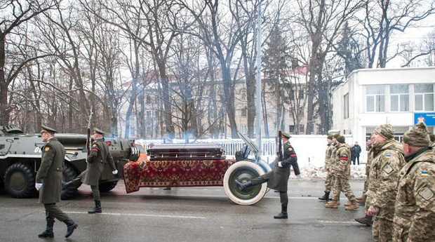 У Києві попрощалися з легендарним генералом, який воював у АТО