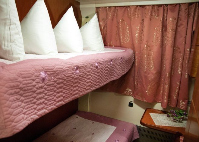 "Квартира на колесах": з’явилися фото елітних вагонів від "Укрзалізниці"