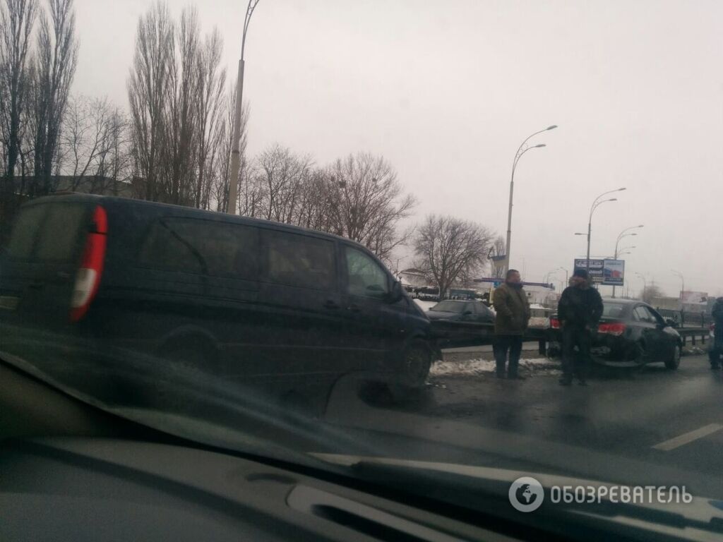 В Киеве произошло масштабное тройное ДТП: опубликованы фото