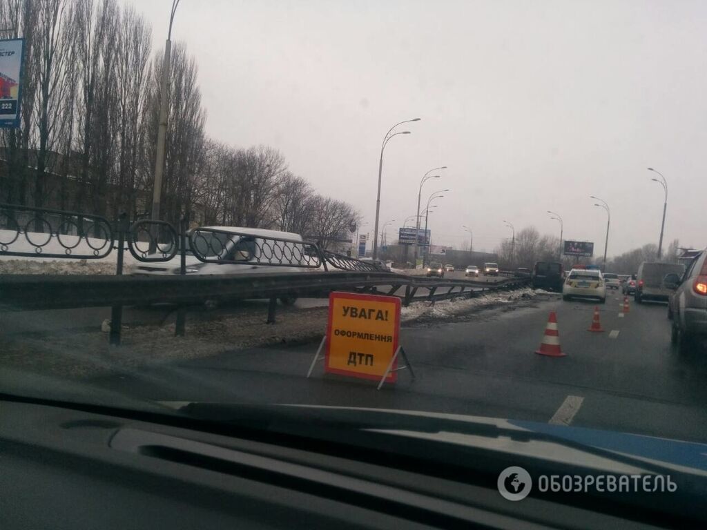 В Киеве произошло масштабное тройное ДТП: опубликованы фото