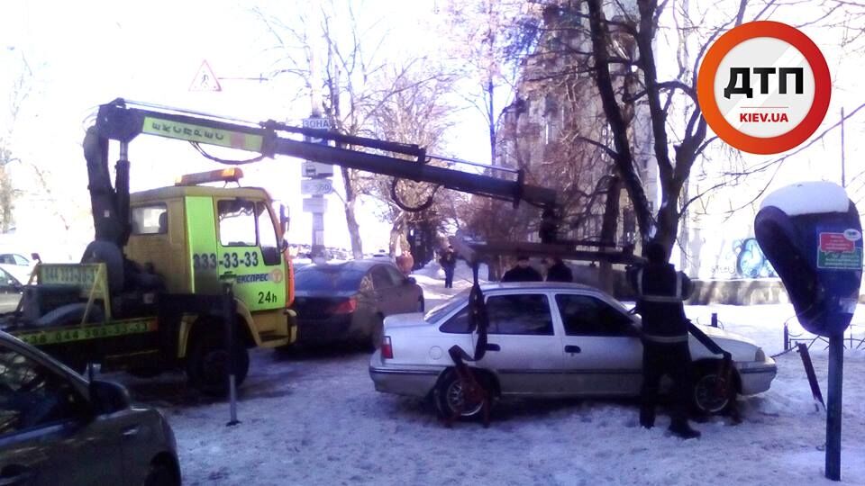 В Киеве полиция взялась за автохамов возле радиорынка