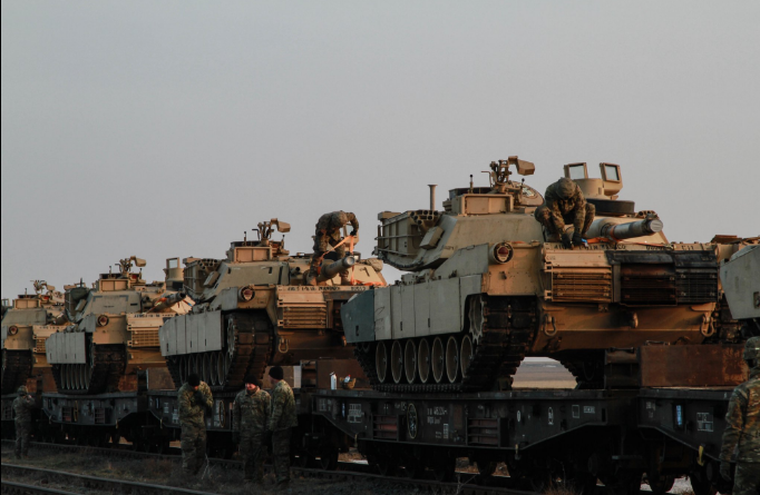 В Румынию вошли танки Abrams и сотни военных США