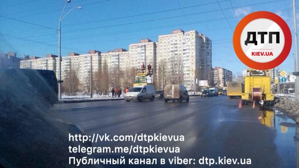 В Киеве на Троещине образовалась пробка из троллейбусов: опубликованы фото