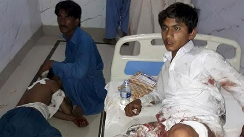 Кровавый теракт в Пакистане: на территории святыни взорвали 70 человек