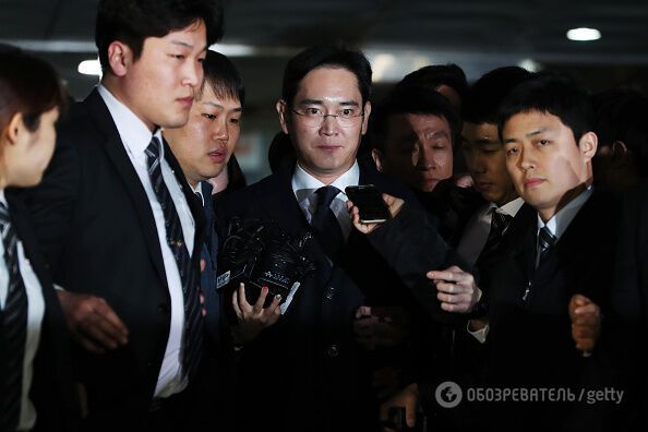 В Южной Корее из-за коррупции арестовали главу Samsung