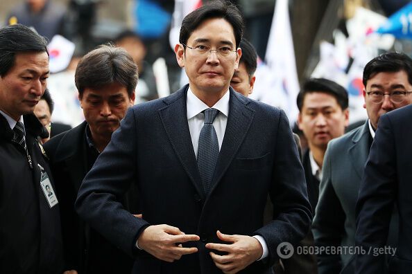 В Южной Корее из-за коррупции арестовали главу Samsung